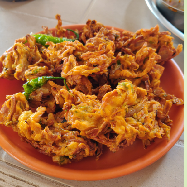 Pyaz ka Pakoda full plate